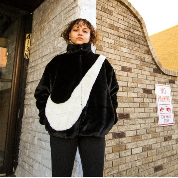 NIKE RARE Oversized Swoosh Logo Soft Cozy Faux
Fur Jacket XL - Picture 14 of 16